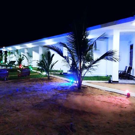 Hotel Guitar Bay Arugam Bay Exterior foto